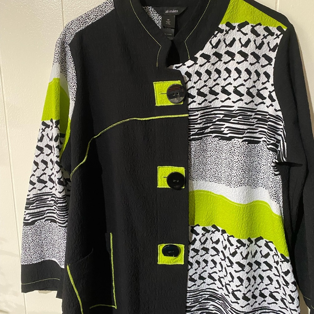 Ali Miles Women top 1x. Great condition